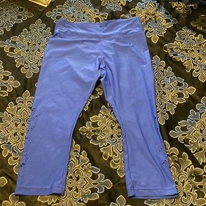 Maurices laser cut Capri leggings - L